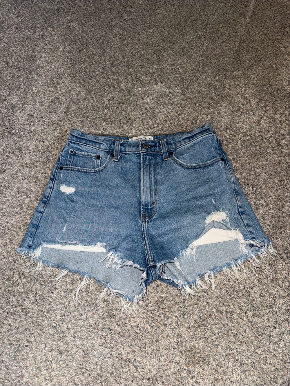 Abercrombie and Finch The mom short high-rise shorts